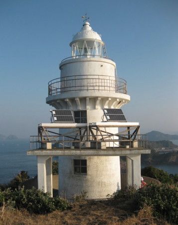 Faro el la isla de Ogami, Nagasaki, Japón